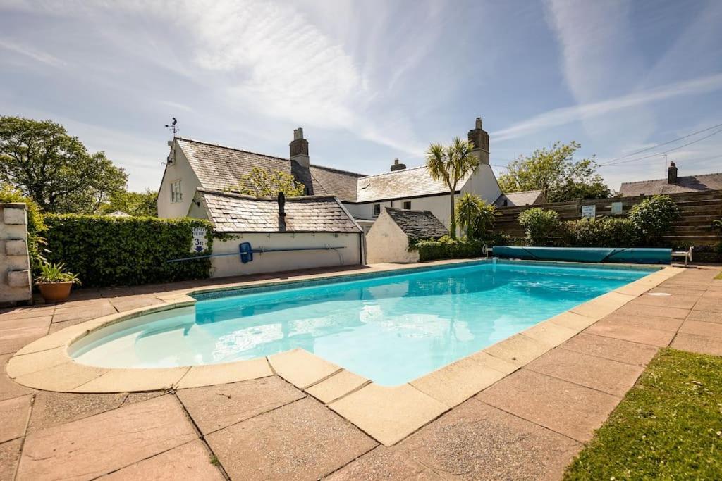 Plas Newydd With Swimming Pool, Fire Pit, And Log Fires Villa Rhiw ภายนอก รูปภาพ