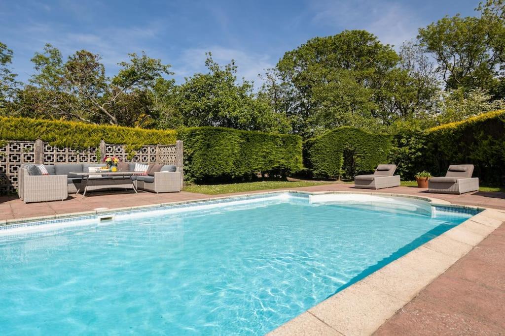 Plas Newydd With Swimming Pool, Fire Pit, And Log Fires Villa Rhiw ภายนอก รูปภาพ