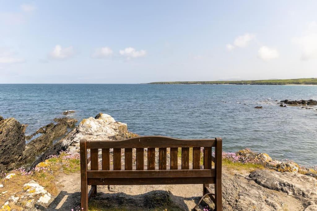 Plas Newydd With Swimming Pool, Fire Pit, And Log Fires Villa Rhiw ภายนอก รูปภาพ