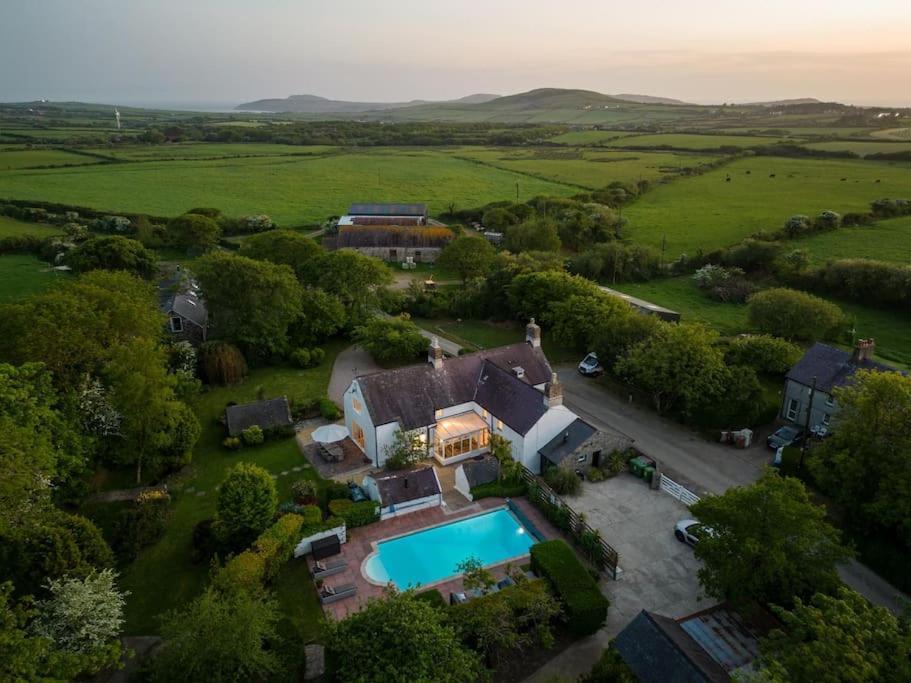 Plas Newydd With Swimming Pool, Fire Pit, And Log Fires Villa Rhiw ภายนอก รูปภาพ